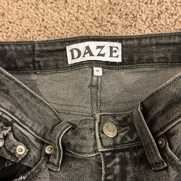 Daze size 27 skinny acid wash gray jeans 👖 - Picture 2 of 4